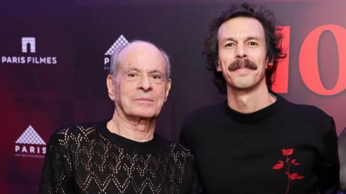 Diretor Esmir Filho ao lado de Ney Matogrosso