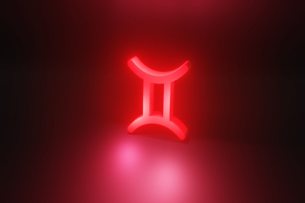 Os geminianos deverão agir com cautela nas finanças e nas relações (Imagem: iambrijesh.kumar | Shutterstock)