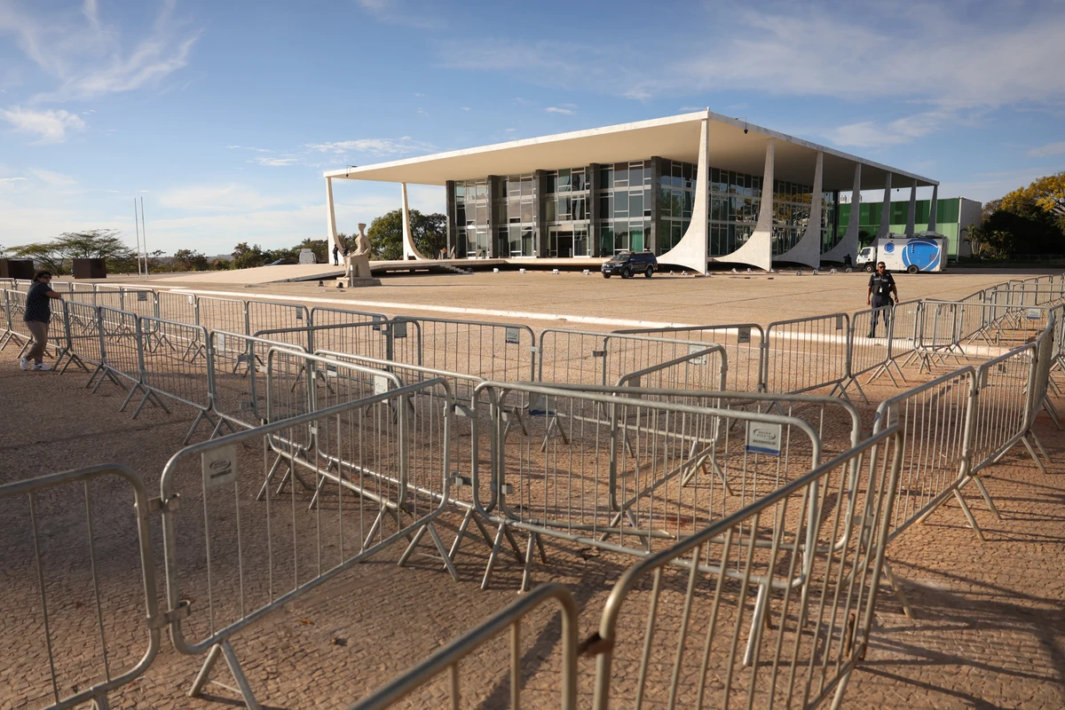 Esquema de segurança no STF para o início do julgamento de Bolsonaro e de mais sete réus da trama golpista por Fabio Rodrigues-Pozzebom/ Agência Brasil