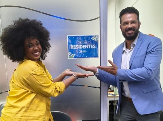 Leiriane Santana, do Folha Vitória, e George Bitti, da TV Tribuna, após bate-papo com alunos do 28º Curso de Residência em Jornalismo