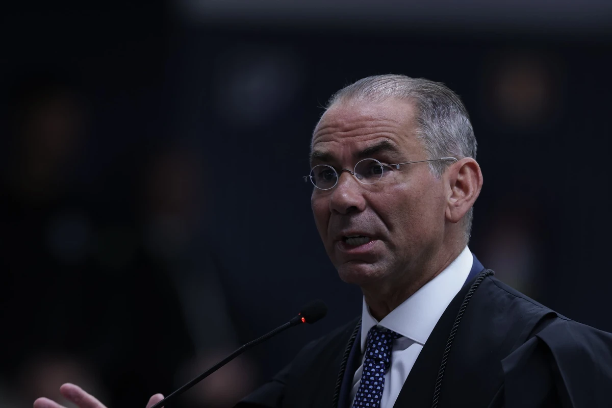 Advogado José Luis de Oliveira Lima que representa Braga Netto no julgamento da trama golpista no STF