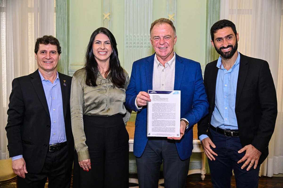 Alecsandro Casassi, presidente do Ibef-ES, Francis Ferrari, diretora executiva do Ibef-ES, Renato Casagrande, governador do Estado, e Everson Fraga, diretor de conteúdo técnico do Ibef-ES