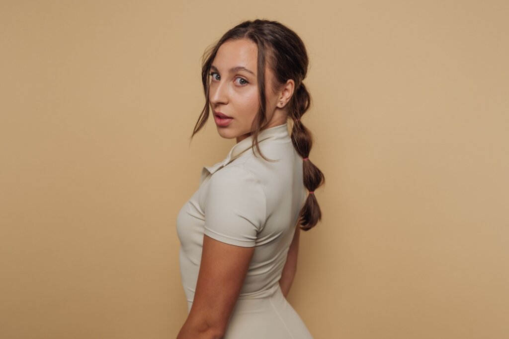 A trança bolha é perfeita para quem gosta de inovar na academia (Imagem: bodnar.photo | Shutterstock)