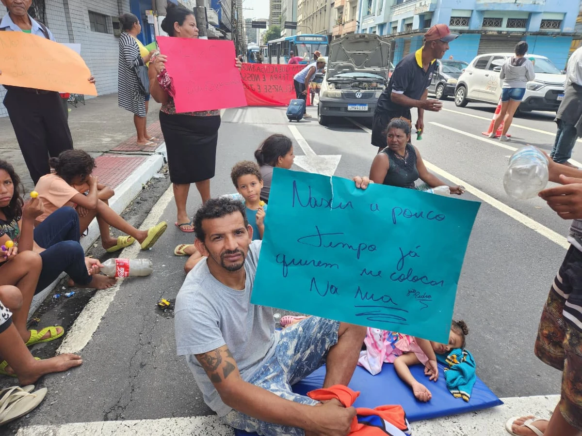 Famílias da ocupação Vila Esperança, em Vila Velha, fazem protesto em Vitória por Ricardo Medeiros