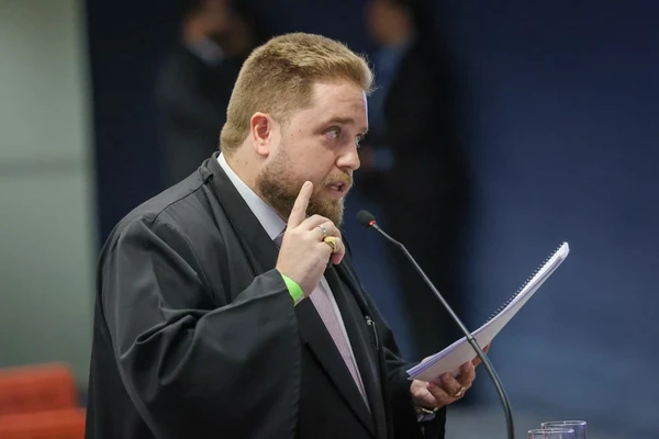 Matheus Mayer Milanez, advogado do general Augusto Heleno, durante julgamento do ex-presidente Jair Bolsonaro e mais 7 réus no STF 