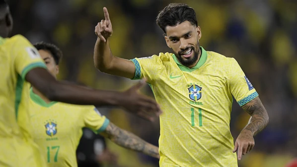 Estevão, Lucas Paquetá e Bruno Guimarães marcaram os gols da vitória da Seleção Brasileira sobre os chilenos e fizeram a festa da torcida