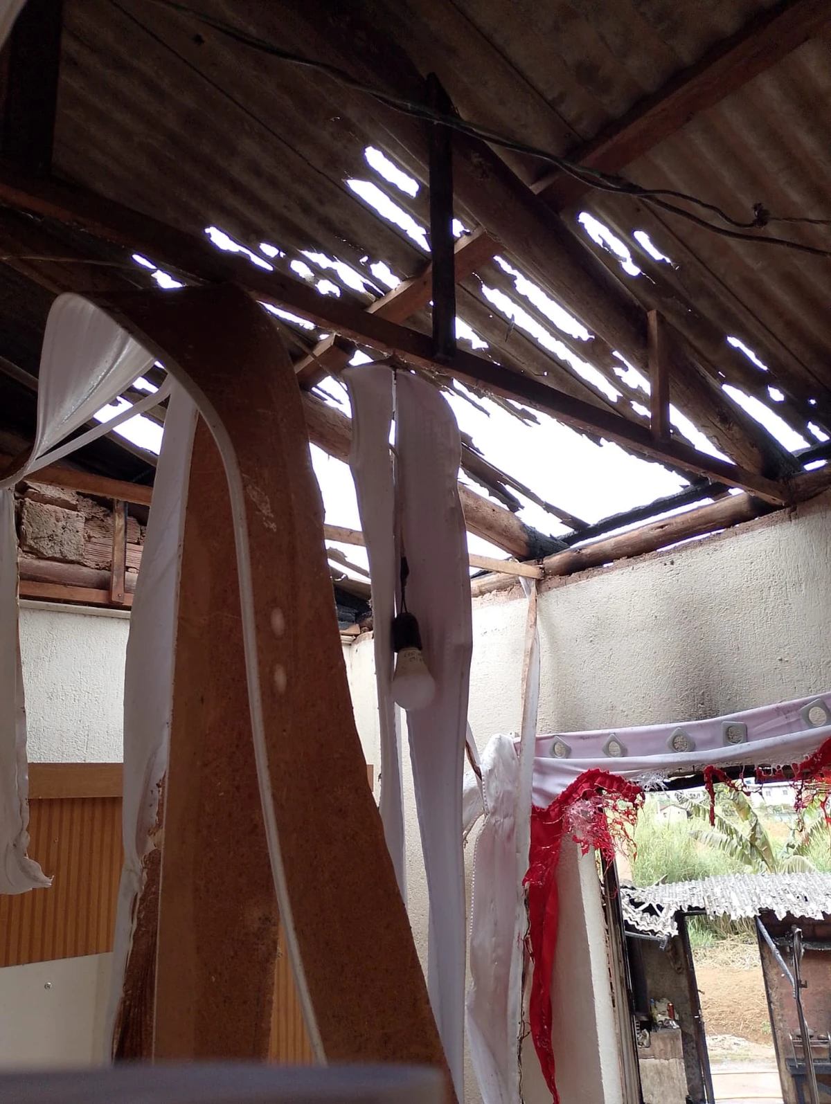 Casas são destruídas em incêndio em Venda Nova do Imigrante  por Corpo de Bombeiros 