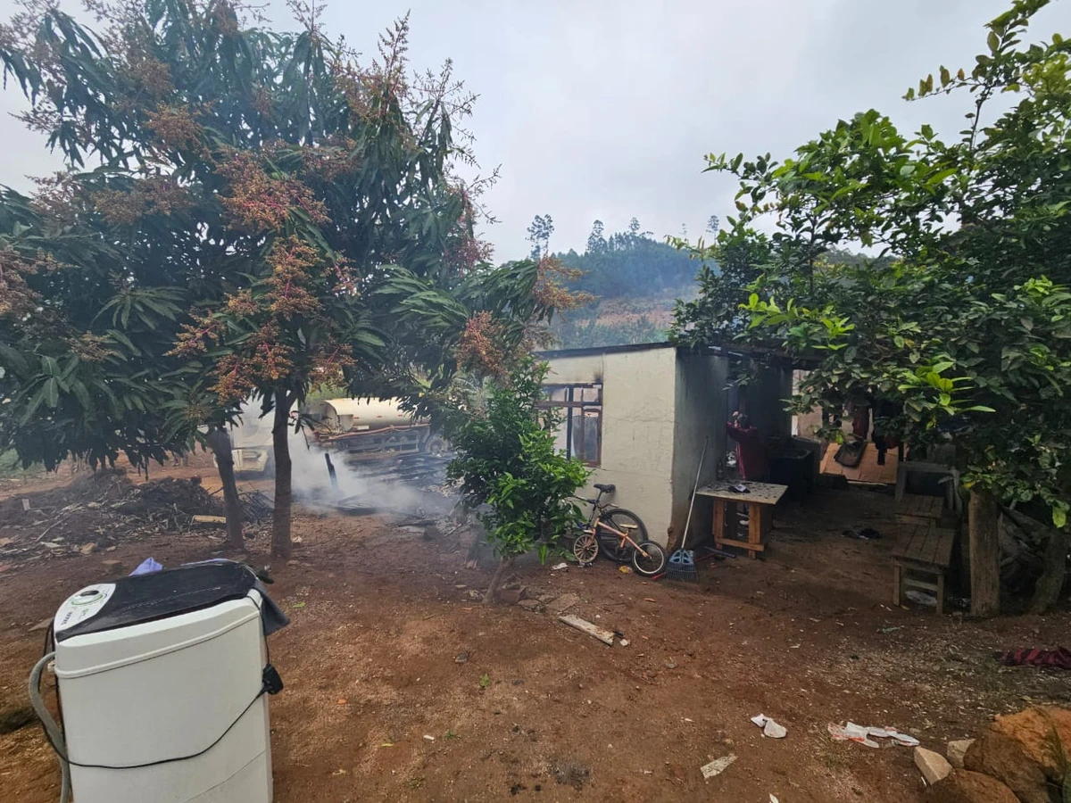 Casas são destruídas em incêndio em Venda Nova do Imigrante  por Corpo de Bombeiros  