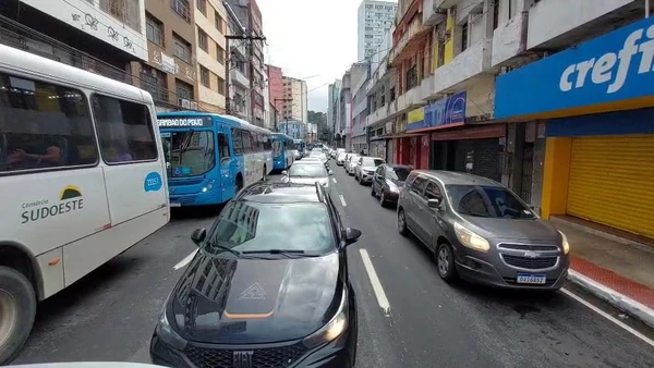 Trânsito complicado no Centro de Vitória
