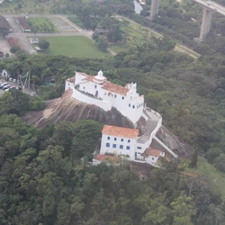 Entre ruínas e pontos turísticos escondidos, a Prainha guarda memórias do passado capixaba, como ligação com o período escravagista e a lembrança de uma mulher que governou o ES