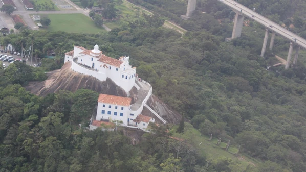 Entre ruínas e pontos turísticos escondidos, a Prainha guarda memórias do passado capixaba, como ligação com o período escravagista e a lembrança de uma mulher que governou o ES