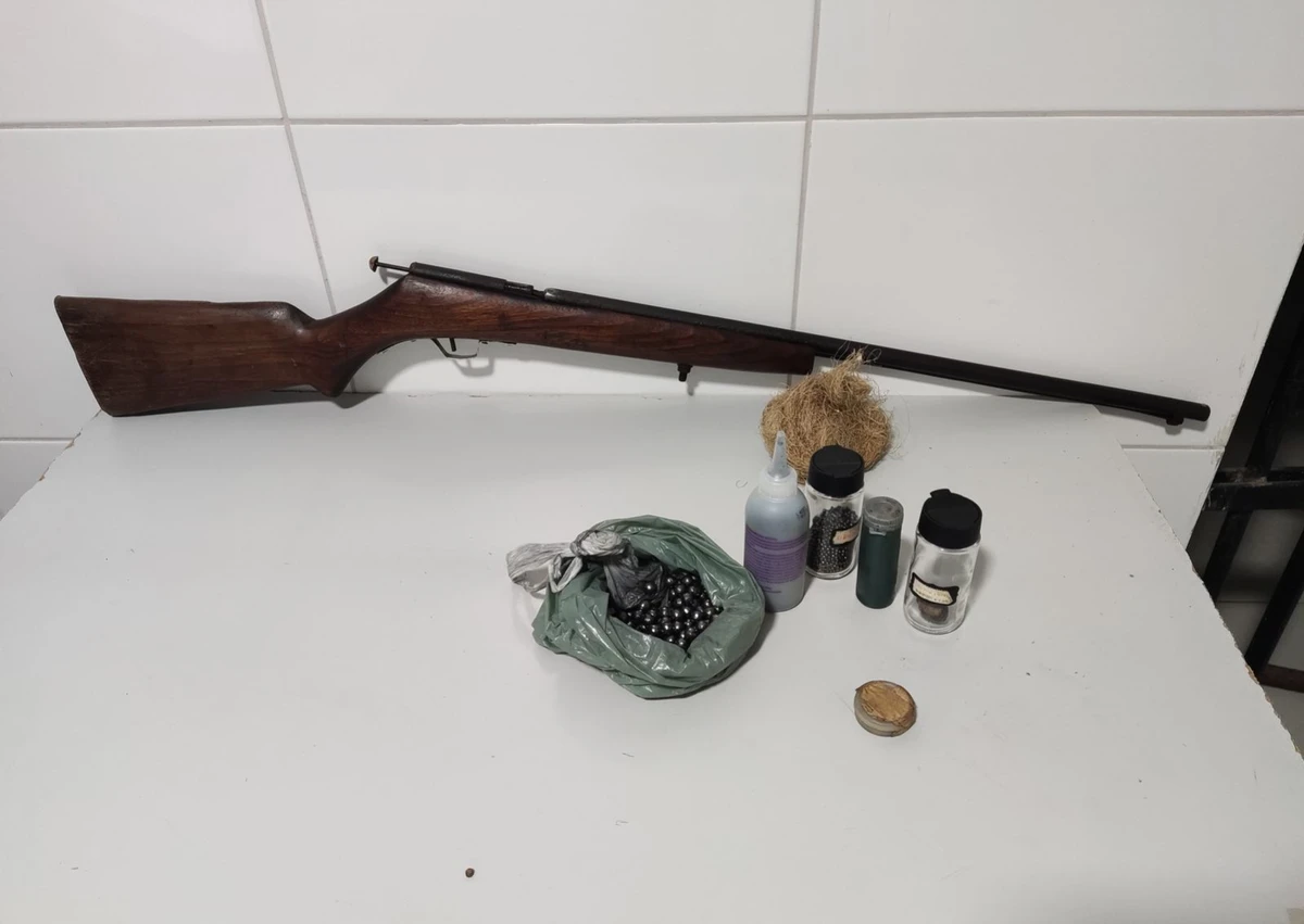 Arma apreendida com o pai suspeito de abusar da própria filha