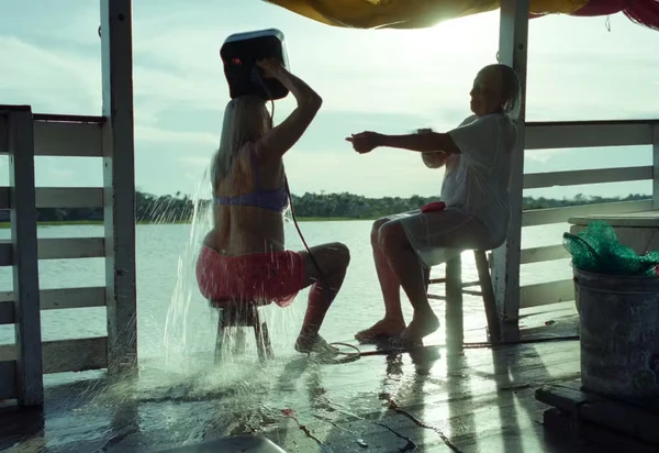 As atrizes Denise Weinberg e Miriam Socarrás em 'O Último Azul' 