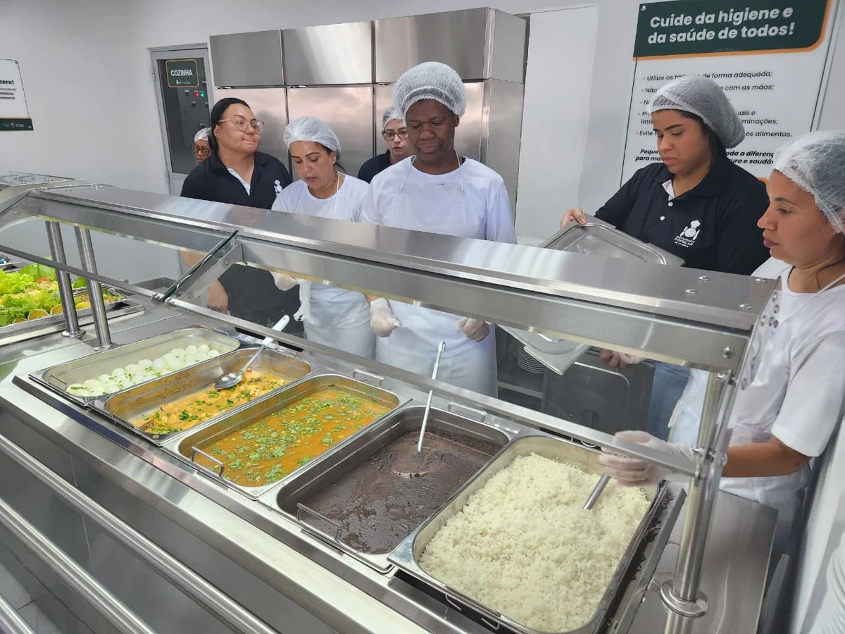 Cardápio bem capixaba na reinauguração do Restaurante Popular de Vitória