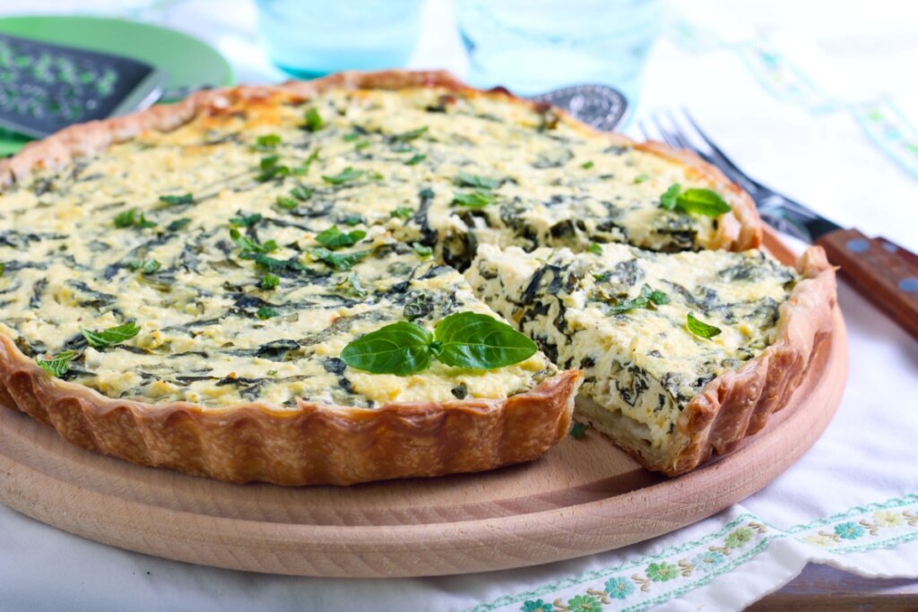 Quiche de espinafre e queijo feta (Imagem: MShev | Shutterstock) 
