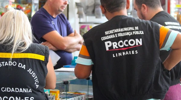 omerciantes relataram que receberam ligações de pessoas que se identificavam como agentes de fiscalização, chegando até a exigir pagamentos