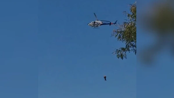 Passagem da aeronave foi registrada manhã deste sábado (6) e chamou a atenção de quem circulava pela região. Notaer explicou que a ação é um treinamento para o desfile deste domingo (7); assista