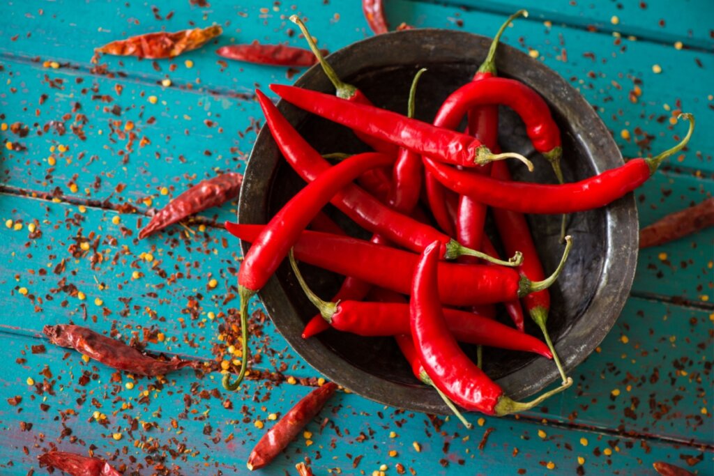 A pimenta vermelha é um dos elementos da simpatia para reacender a paixão (Imagem: marcin jucha | Shutterstock)