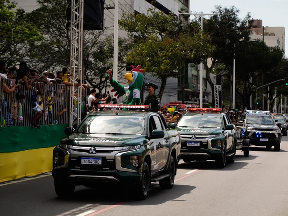Desfile do 7 de Setembro na Avenida Beira-Mar, em Vitória por Fernando Madeira