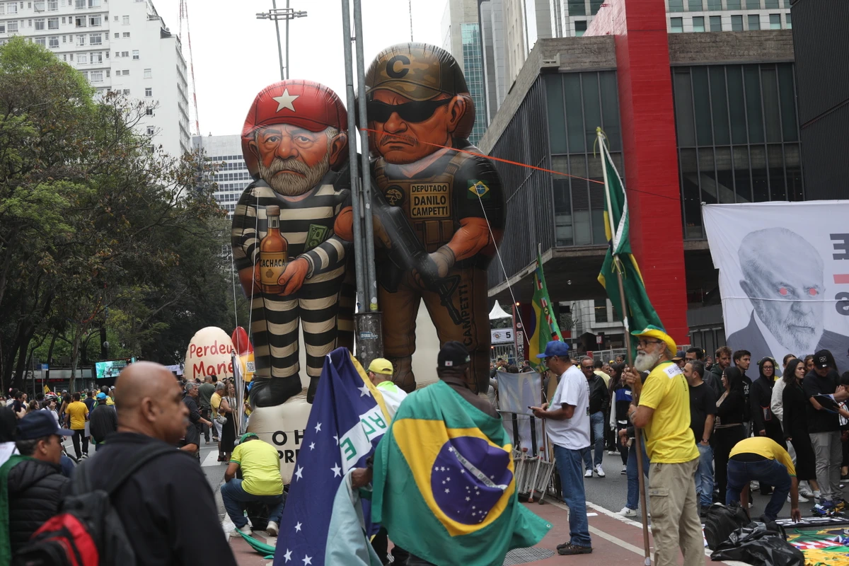 Ato pró-anistia na Avenida Paulista, em São Paulo