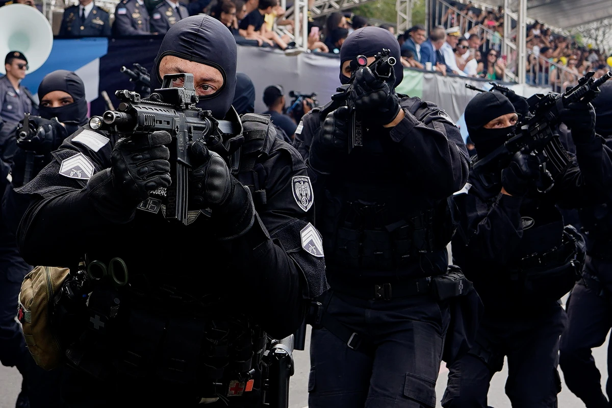Desfile do 7 de Setembro na Avenida Beira-Mar, em Vitória por Fernando Madeira