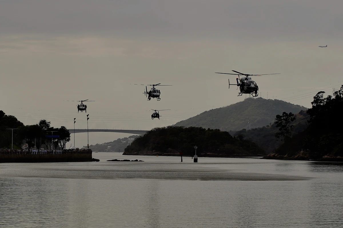 Desfile do 7 de Setembro na Avenida Beira-Mar, em Vitória por Fernando Madeira