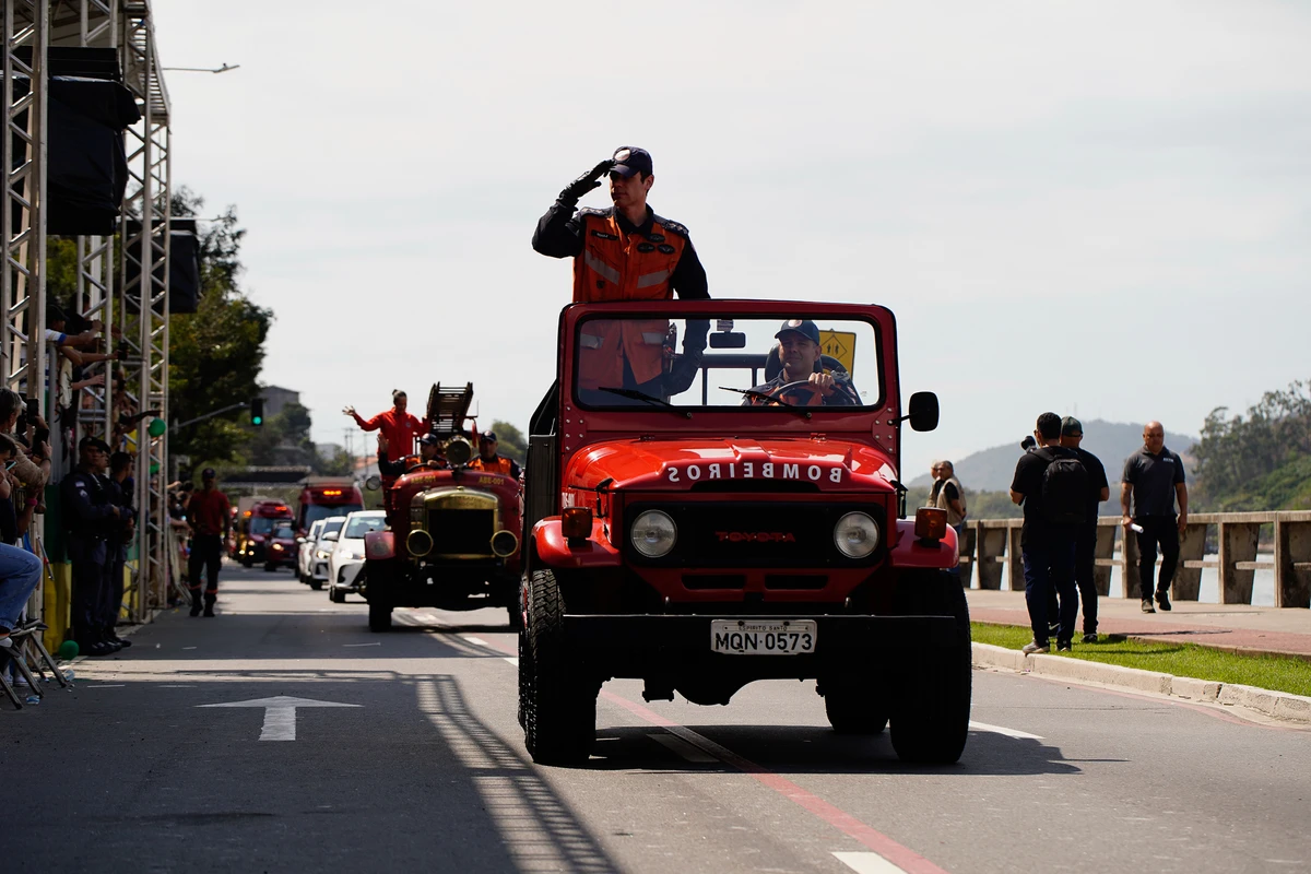 Desfile do 7 de Setembro na Avenida Beira-Mar, em Vitória por Fernando Madeira