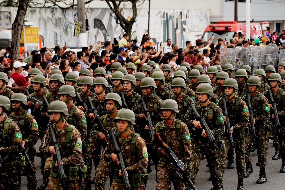 Desfile do 7 de Setembro na Avenida Beira-Mar, em Vitória por Fernando Madeira
