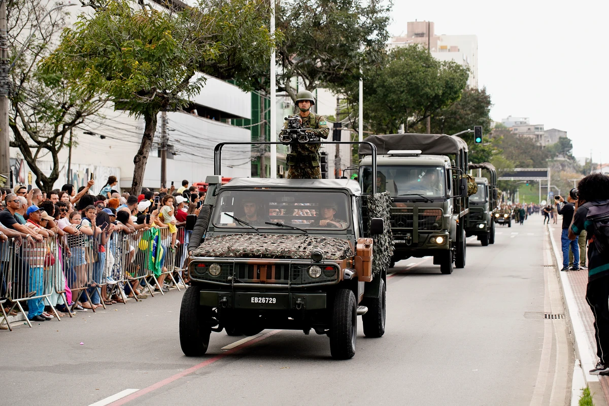 Desfile do 7 de Setembro na Avenida Beira-Mar, em Vitória por Fernando Madeira