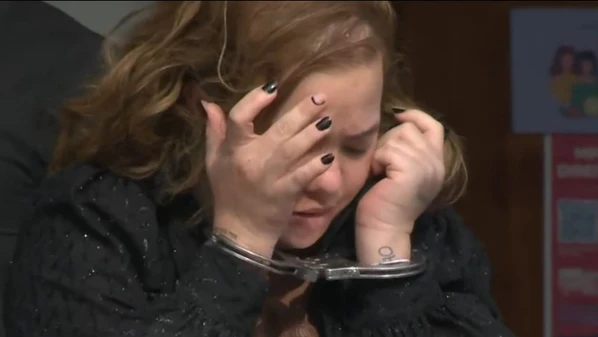 Segundo testemunhas, mulher estava embriagada e afirmou que não pagaria a conta do que consumiu no estabelecimento; no local, ela chegou a cair e a bater a cabeça; defesa diz que a mulher teria tido um possível surto psicótico