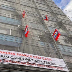 Os ocupantes tinham até o fim da noite dessa terça-feira (16) para deixarem o edifício; Caixa Econômica, dona do edifício, monitora a situação após nova decisão judicial
