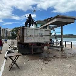 Relatório apontou falhas nas estruturas metálicas em 26 estabelecimentos na orla da Praia do Morro