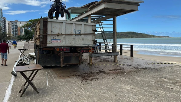 Relatório apontou falhas nas estruturas metálicas em 26 estabelecimentos na orla da Praia do Morro