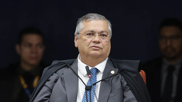 Ministro foi o segundo a votar pela condenação do ex-presidente e mais sete réus; julgamento será retomado nesta quarta (10)