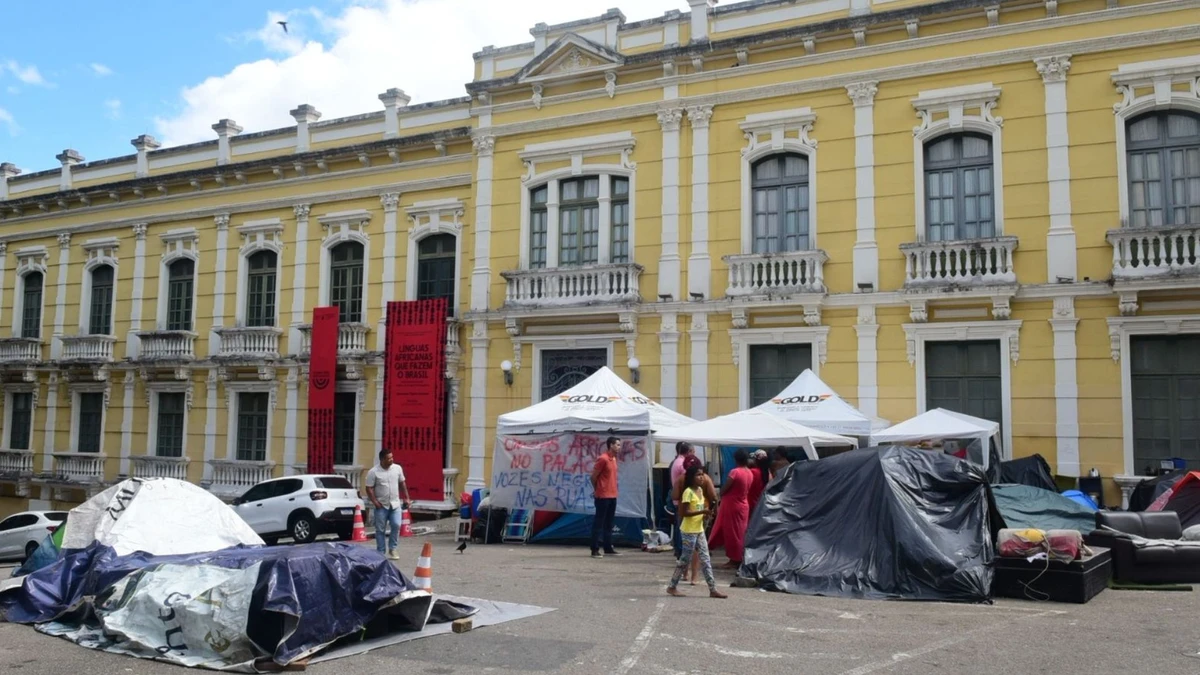Famílias de Vila Esperança fazem novo protesto em frente ao Palácio Anchieta