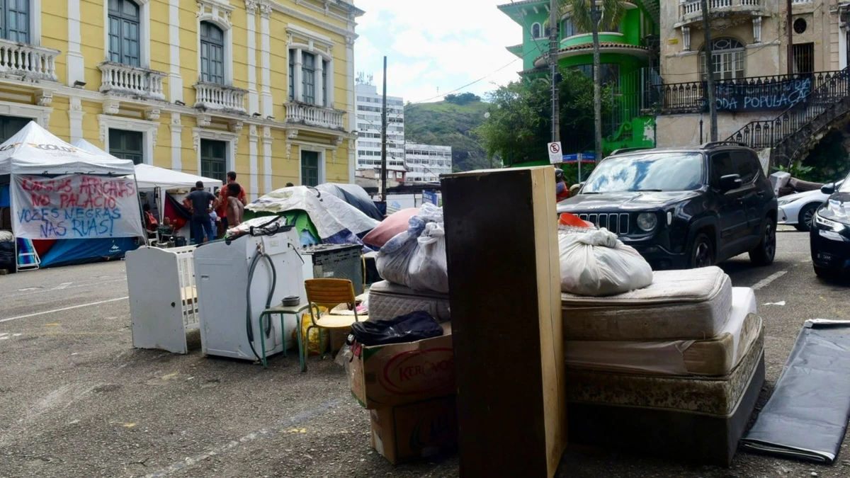 Famílias de Vila Esperança fazem novo protesto em frente ao Palácio Anchieta por Carlos Alberto Silva