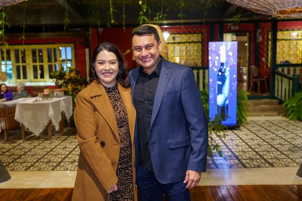 Mayara Caus e Eberton Decothe Thompson