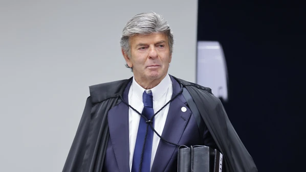Fux contraria os ministros Alexandre de Moraes e Flávio Dino, que votaram pela condenação do ex-presidente