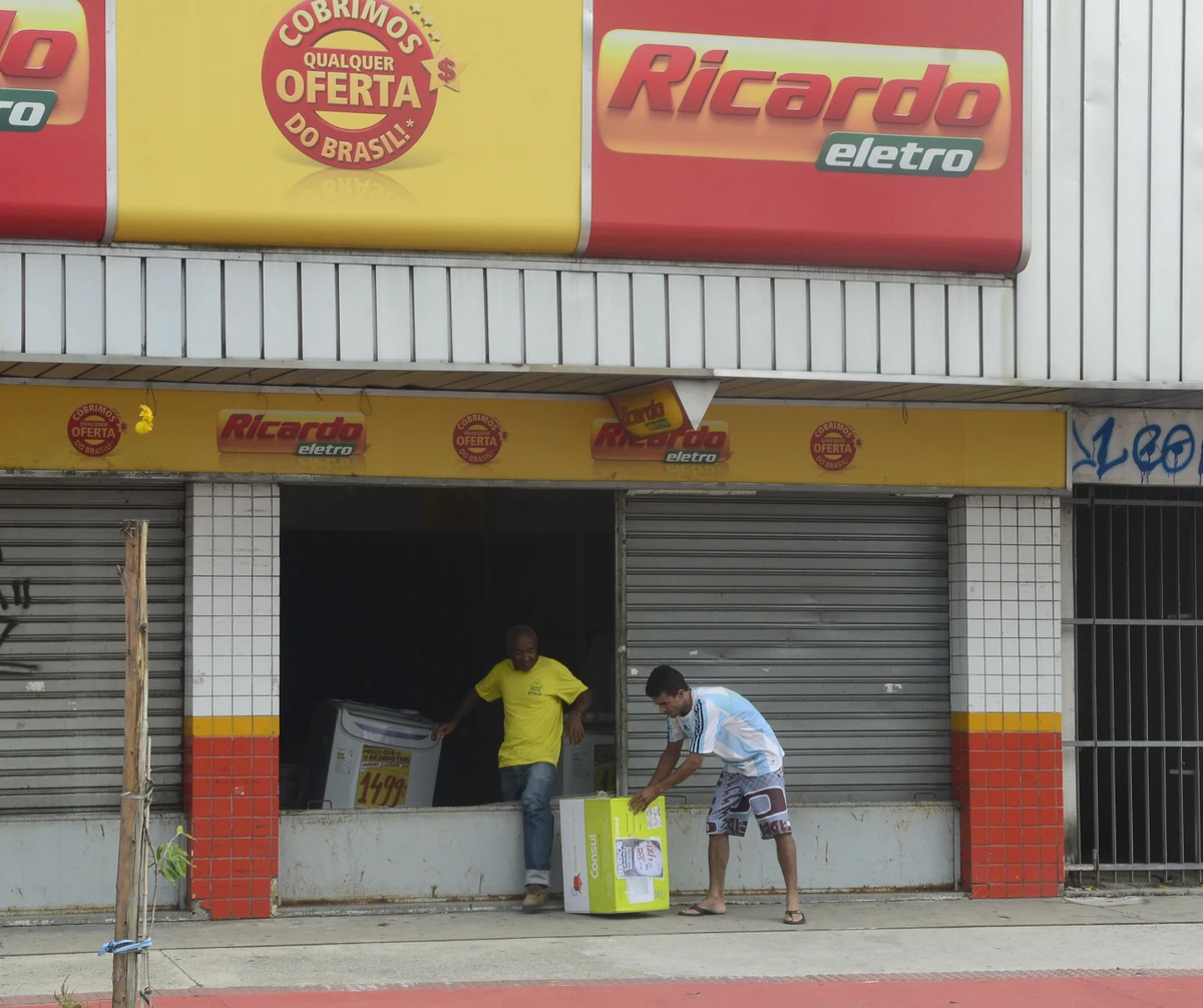 Lojas foram invadidas e saqueadas durante greve da Polícia Militar no Espírito Santo