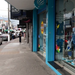 Oportunidades são para cargos como vendedora, caixa, estoquista e auxiliar de cozinha. Somente nos shopping centers são 1,3 mil chances abertas