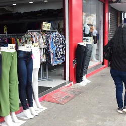 Economia perde ritmo sob juros elevados para conter inflação; indicador fica em 0,1% no quarto trimestre, diz IBGE