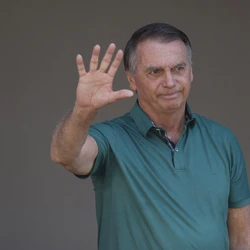 Ex-presidente dorme em hospital de Brasília com auxílio de aparelho para evitar apneia; previsão é que siga internado ao menos até quinta-feira (1°)