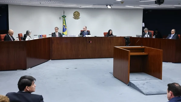 Vale ressaltar que, enquanto no Chile a democracia caiu sob tanques bélicos e, nos EUA, ela foi limitada pelo medo, no Brasil, em 11 de setembro de 2025, ela se fortaleceu