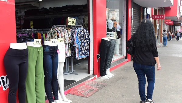 Economia perde ritmo sob juros elevados para conter inflação; indicador fica em 0,1% no quarto trimestre, diz IBGE