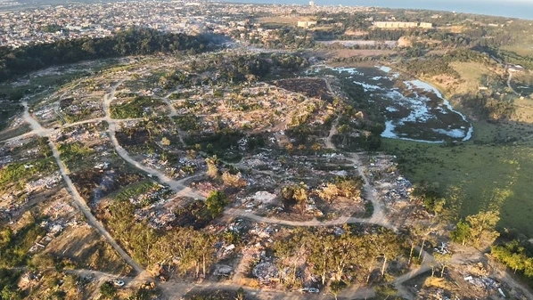 Desocupação foi determinada em agosto, e moradores tiveram 20 dias para deixar suas casas, em região de Vila Velha; na terça-feira (9), imóveis começaram a ser demolidos, como previsto na decisão judicial