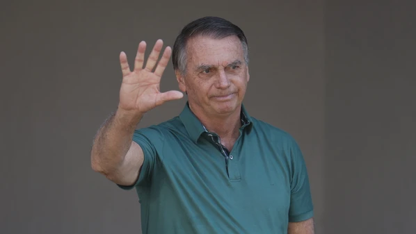 Após a internação do ex-presidente por pneumonia, aliados intensificaram pedidos ao STF por prisão domiciliar