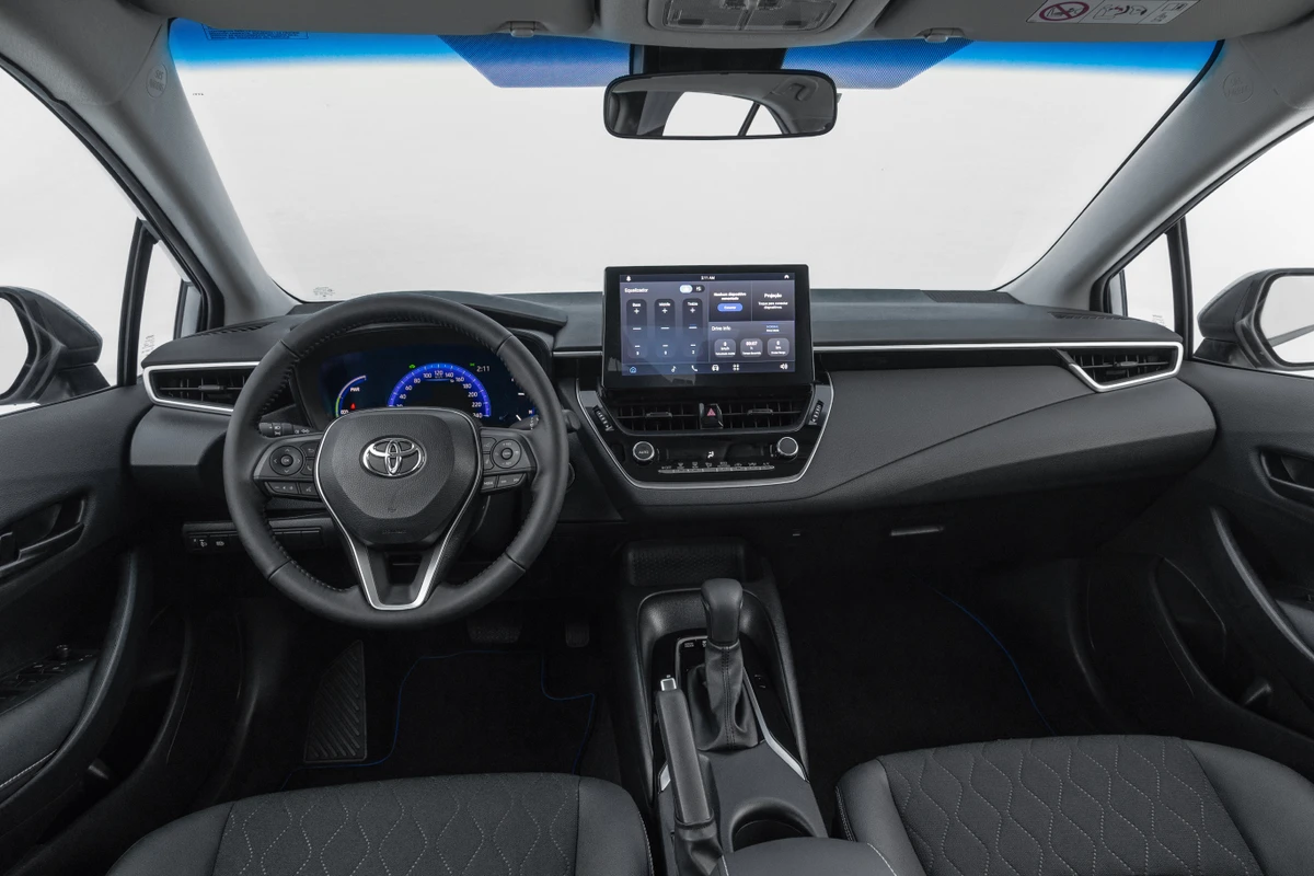 Interior do Corolla GLi Hybrid
