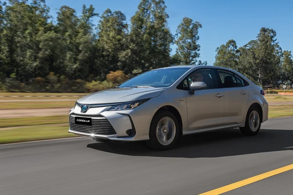 Novo Toyota Corolla GLi Hybrid