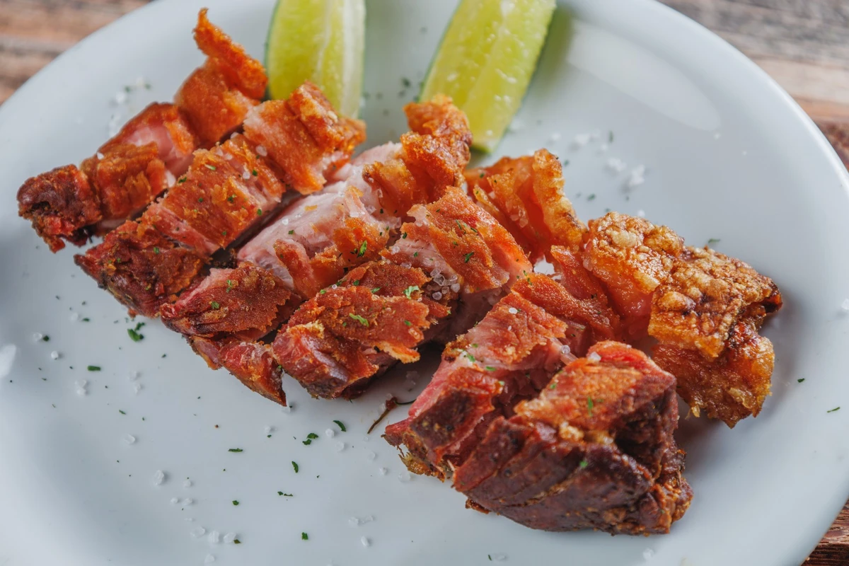 Torresmo defumado e frito Foto por Estevão Ribeiro