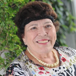 Advogada e professora exerceu papéis de influência no magistério, o que a credenciou entre os eleitores para defender os interesses do Estado no Congresso Nacional